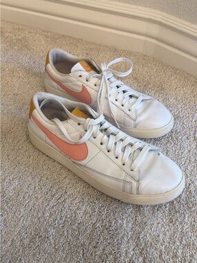 Nike White Low-Top Sneakers with Coral Swoosh and Yellow Heel Tab